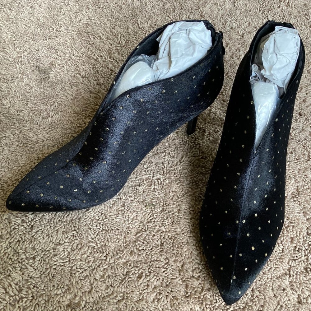 NWOT - Allegra K V Cutout Pointed Toe Heel Ankle Boots